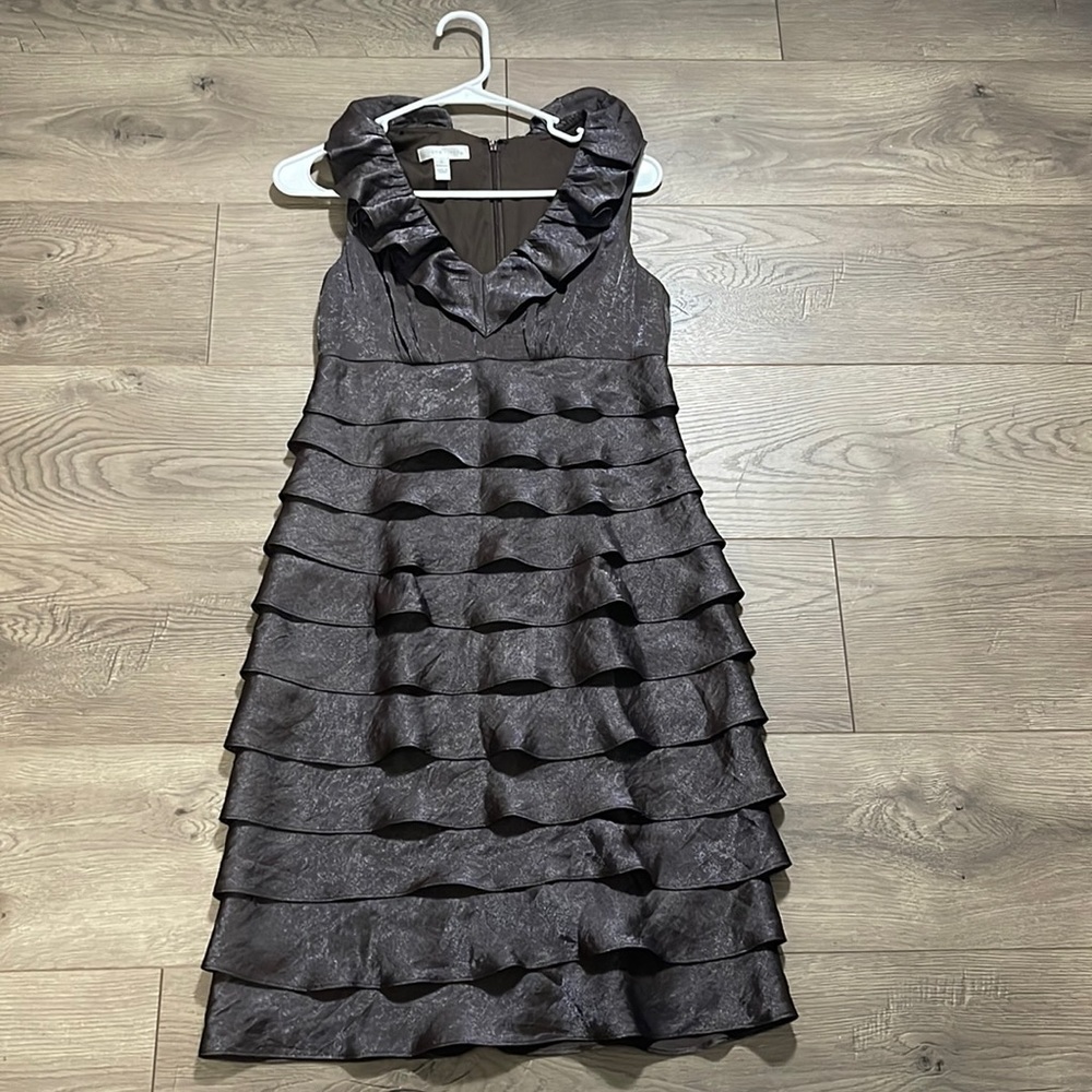 London Times Women's Ruffled dress, size 4